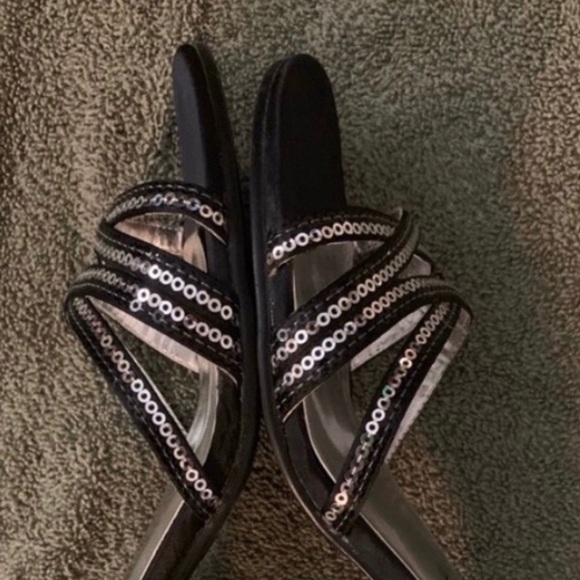 “RAMPAGE”🌹SUPER SEXY🖤 BLACK W/RHINESTONES HEELS - Picture 9 of 12